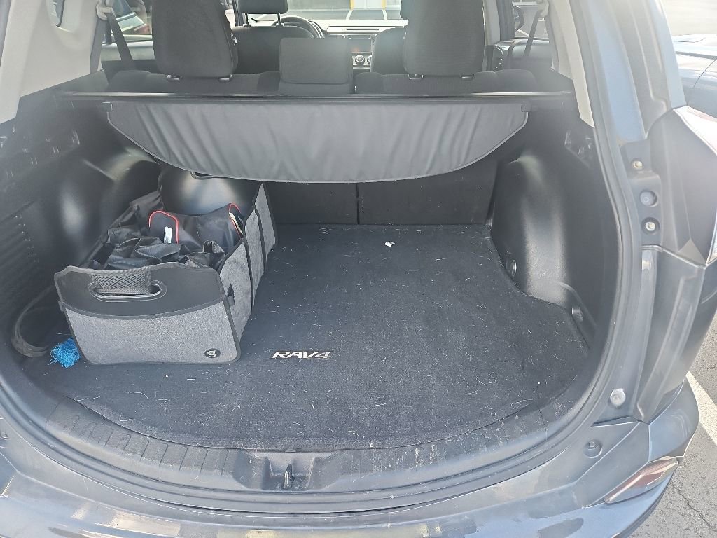 Used 2016 Toyota RAV4 LE AWD/4WD image 9