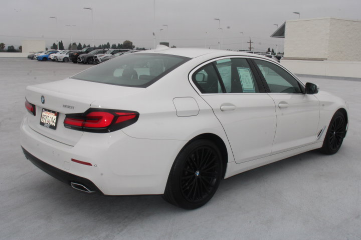 Used 2023 BMW 530i w/ Convenience Package RWD image 3