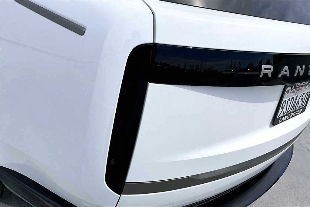 Used 2025 Land Rover Range Rover SE image 21