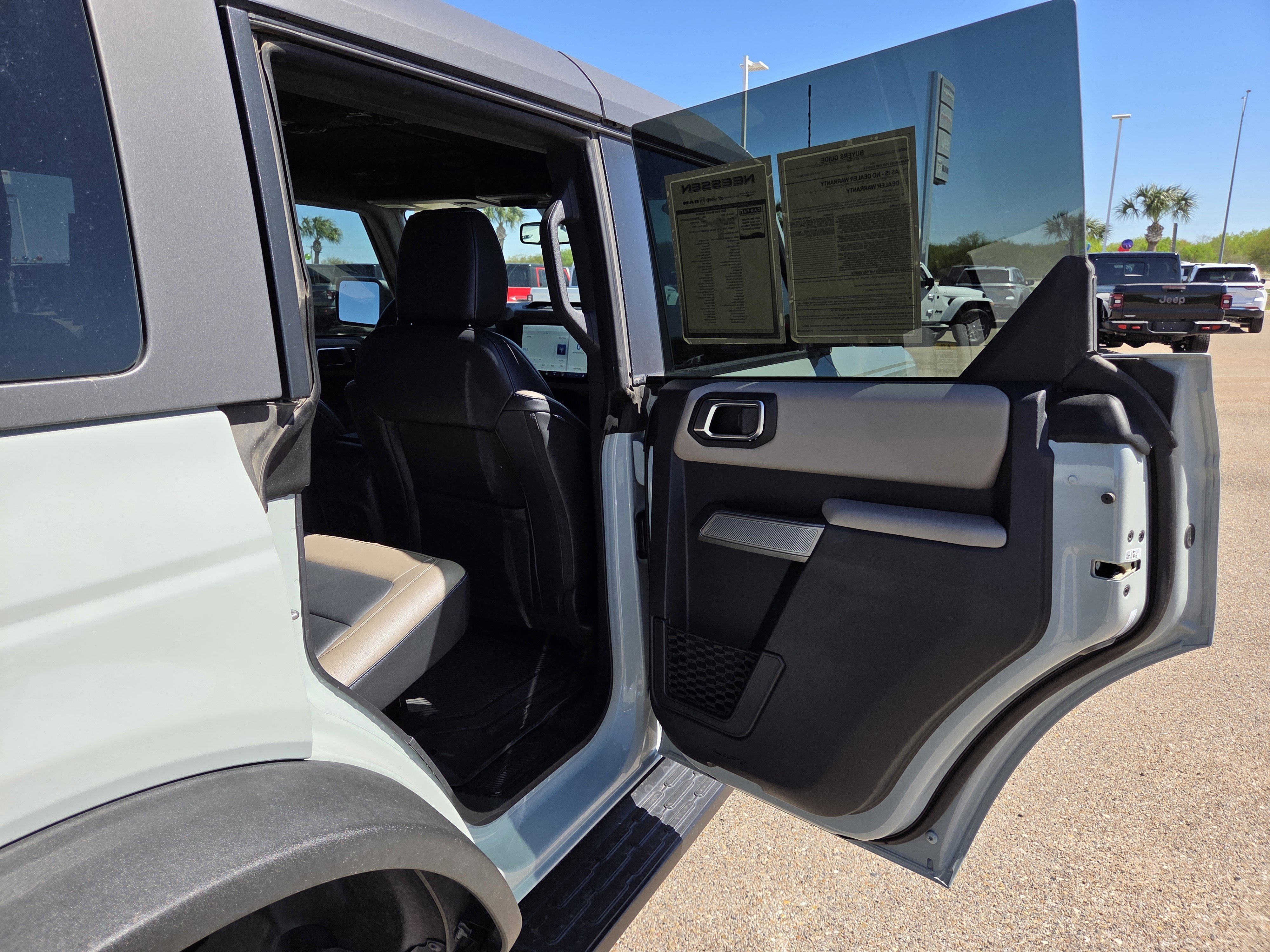 Used 2023 Ford Bronco Wildtrak image 16