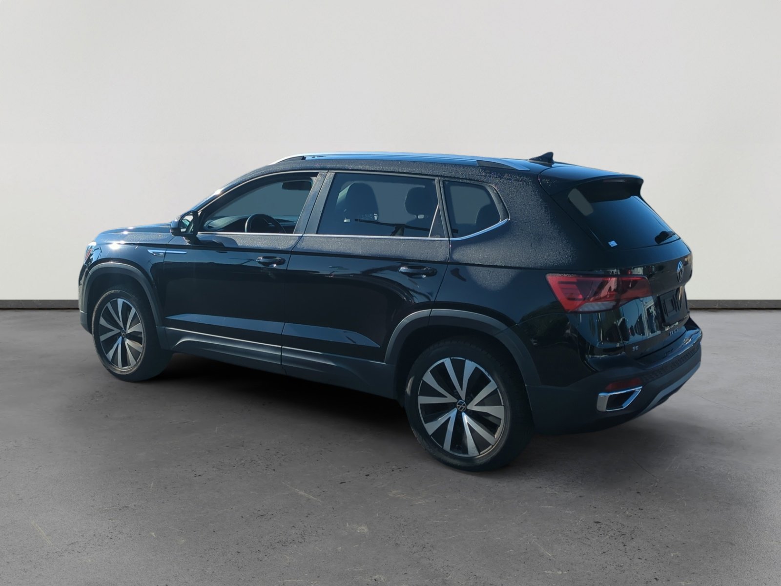 Certified 2022 Volkswagen Taos SE image 3
