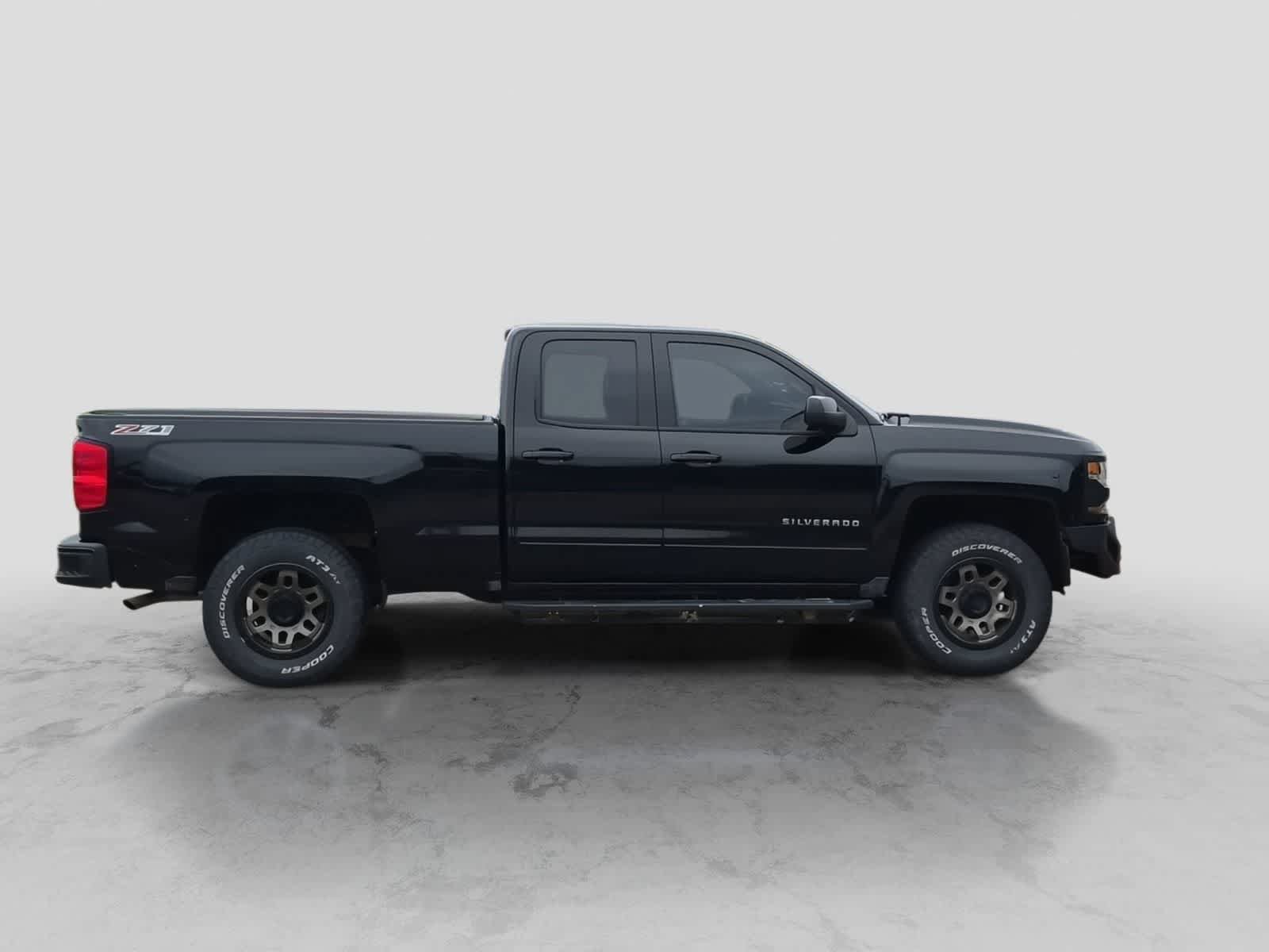 Used 2017 Chevrolet Silverado 1500 LT w/ All Star Edition AWD/4WD image 9