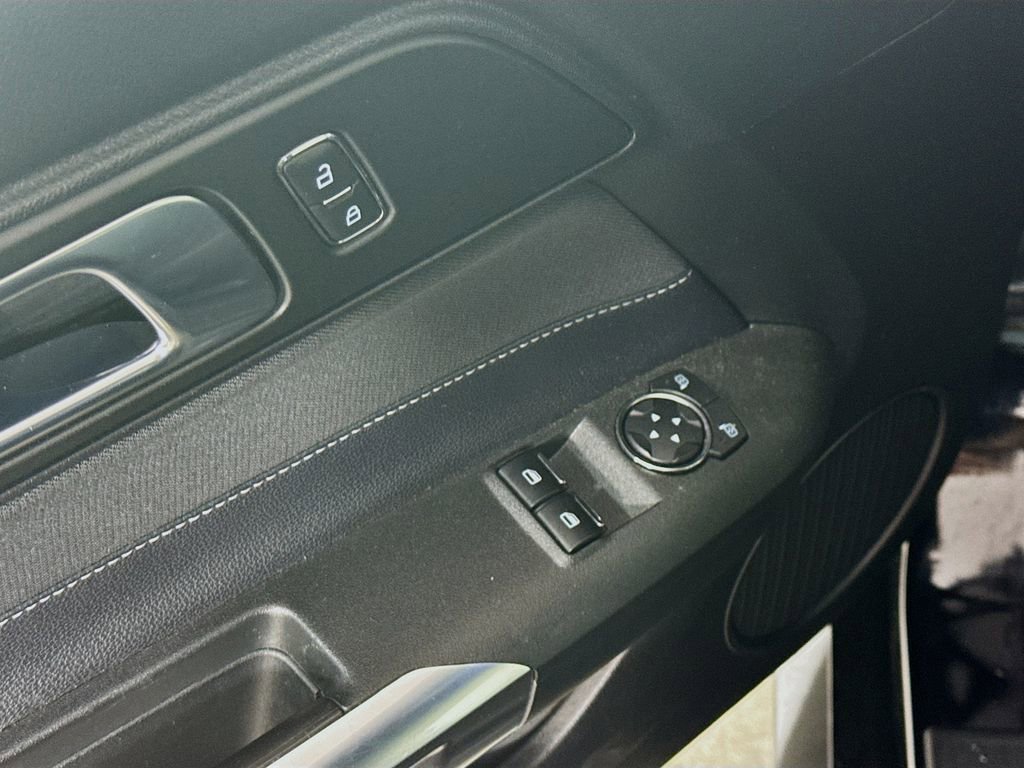 Used 2021 Ford Mustang EcoBoost image 17