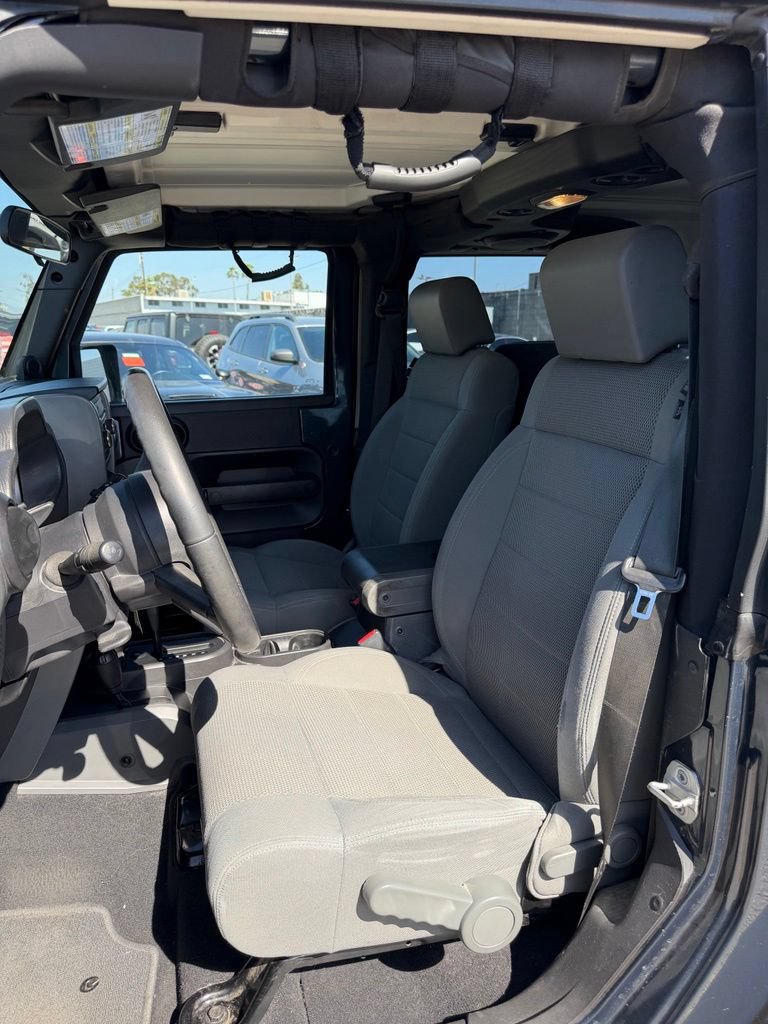 Used 2007 Jeep Wrangler Rubicon w/ Dual Top Group AWD/4WD image 10