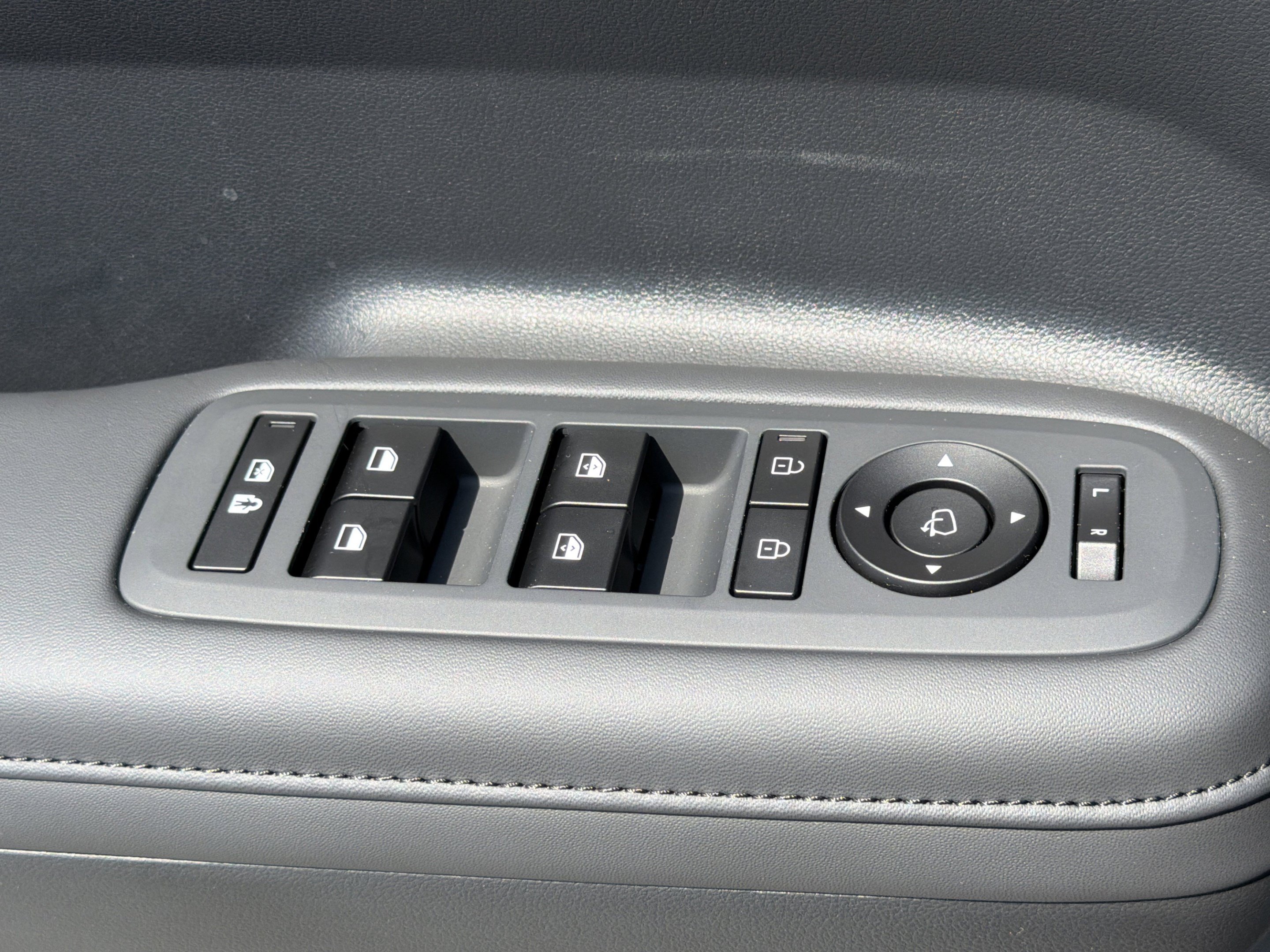 New 2026 Hyundai Santa Fe Limited FWD image 13