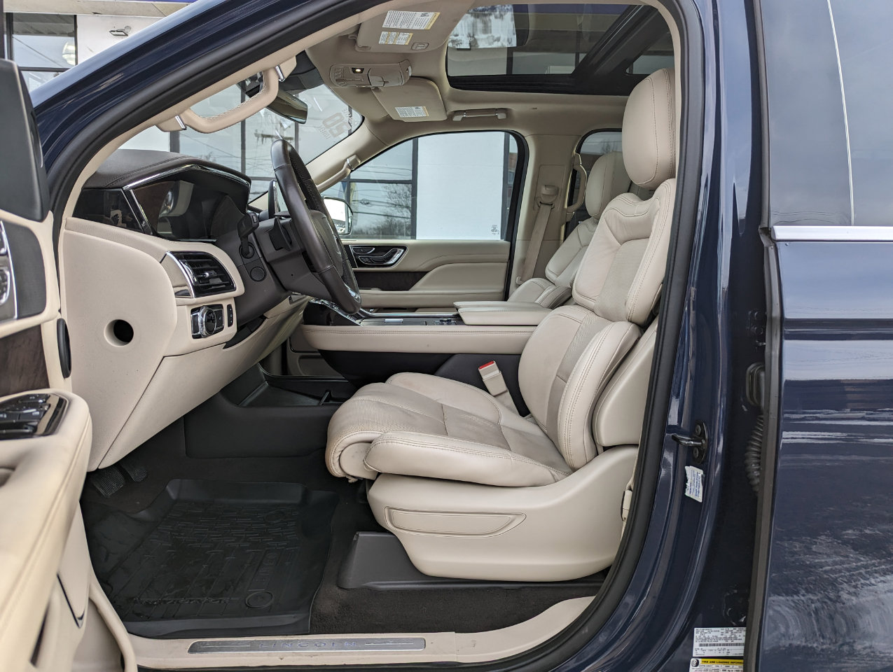 Used 2020 Lincoln Navigator L Reserve w/ Equipment Group 201A Reserve image 12