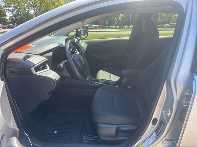 Used 2022 Toyota Corolla LE image 9