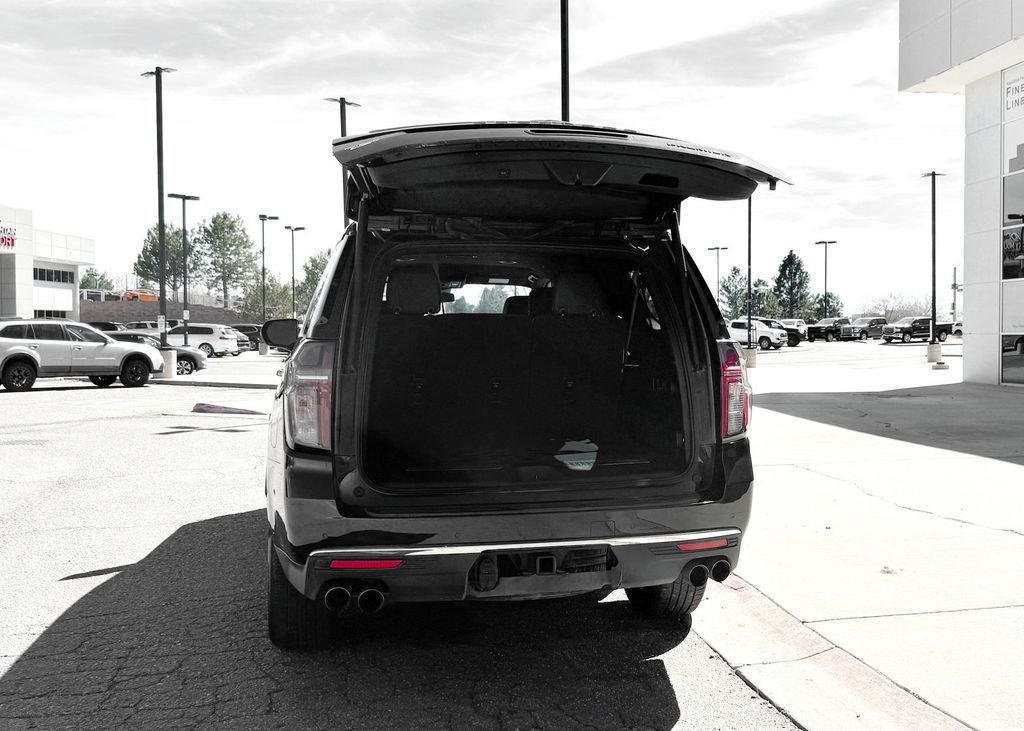 Used 2023 Chevrolet Suburban Premier image 8