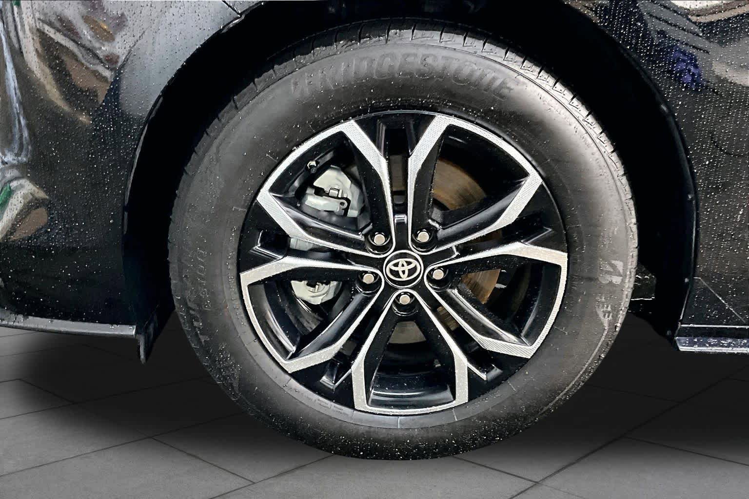 Used 2025 Toyota Sienna Platinum AWD/4WD image 11