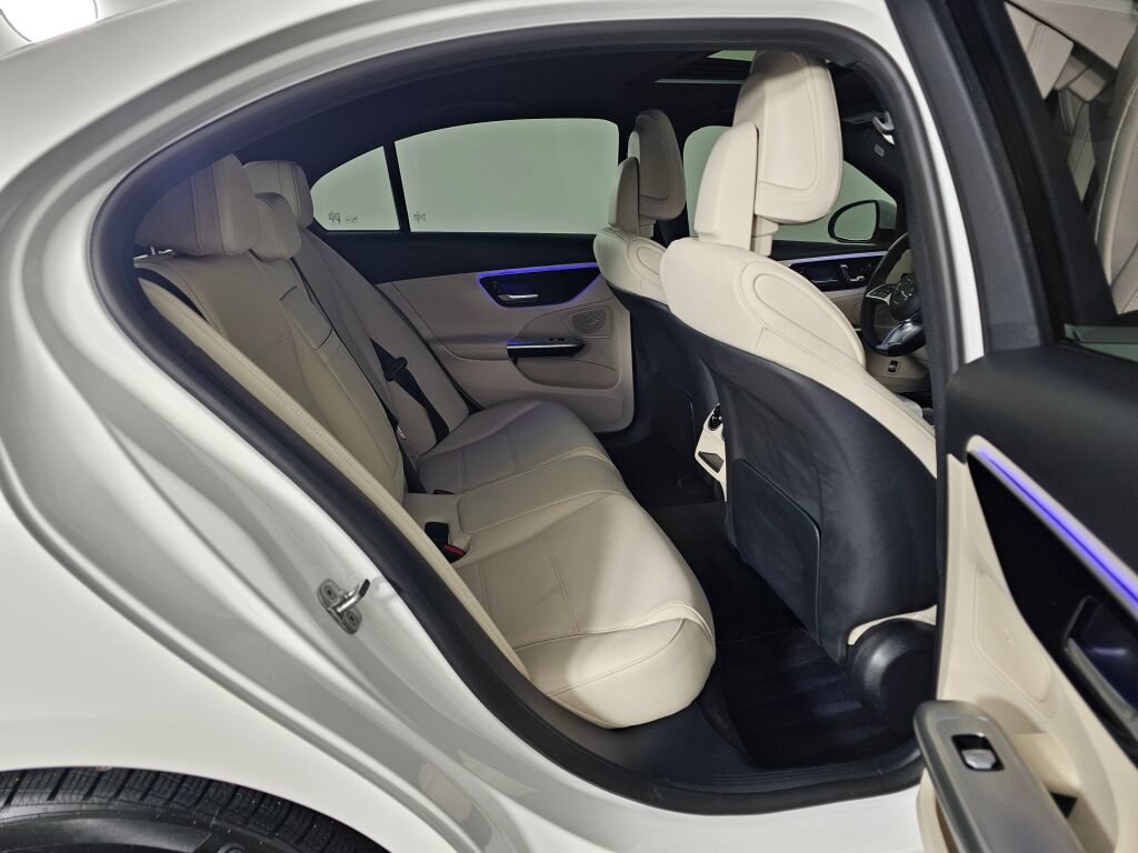 Used 2025 Mercedes-Benz C 300 4MATIC Sedan image 36