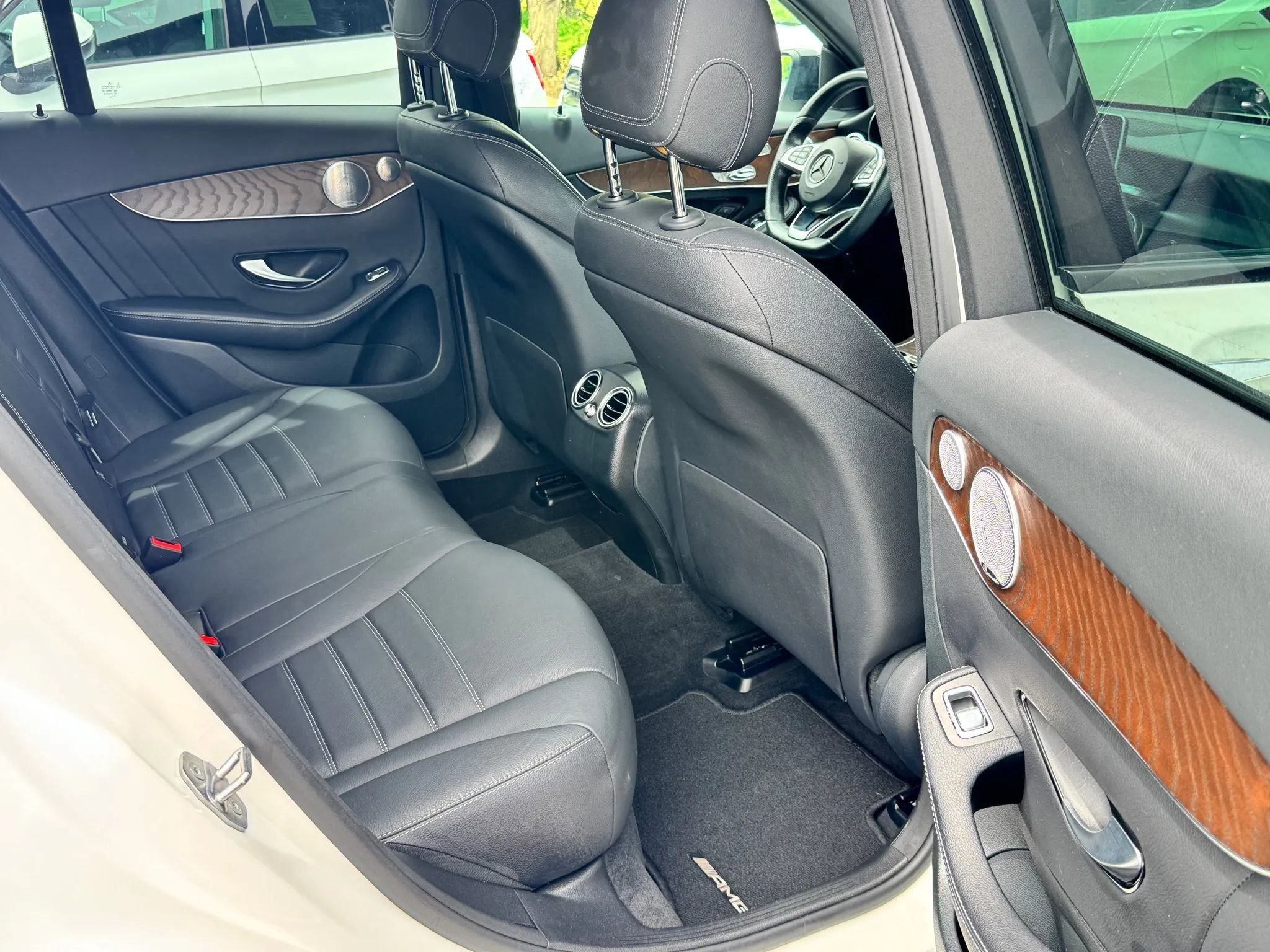 Used 2019 Mercedes-Benz GLC 300 4MATIC w/ Leather Seating Package image 14