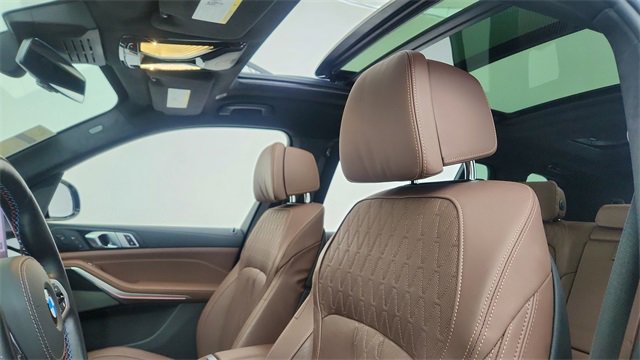 Used 2025 BMW X7 M60i image 37