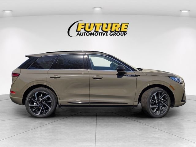 New 2025 Lincoln Corsair Grand Touring w/ Equipment Group 302A AWD/4WD image 2