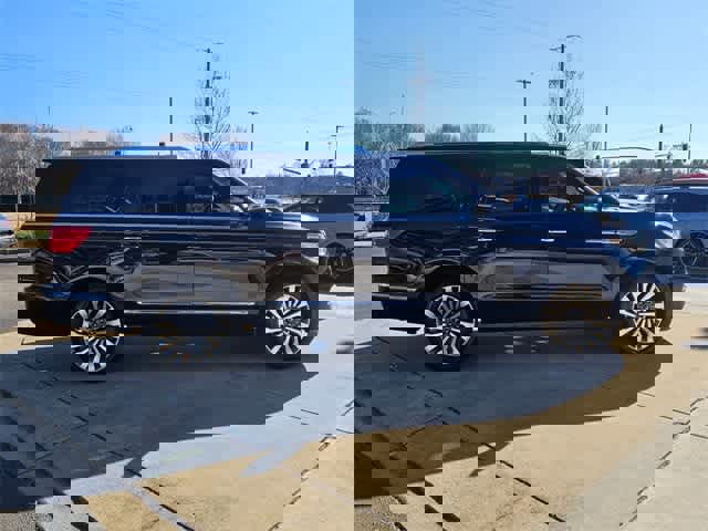 Used 2019 Lincoln Navigator L Reserve image 9