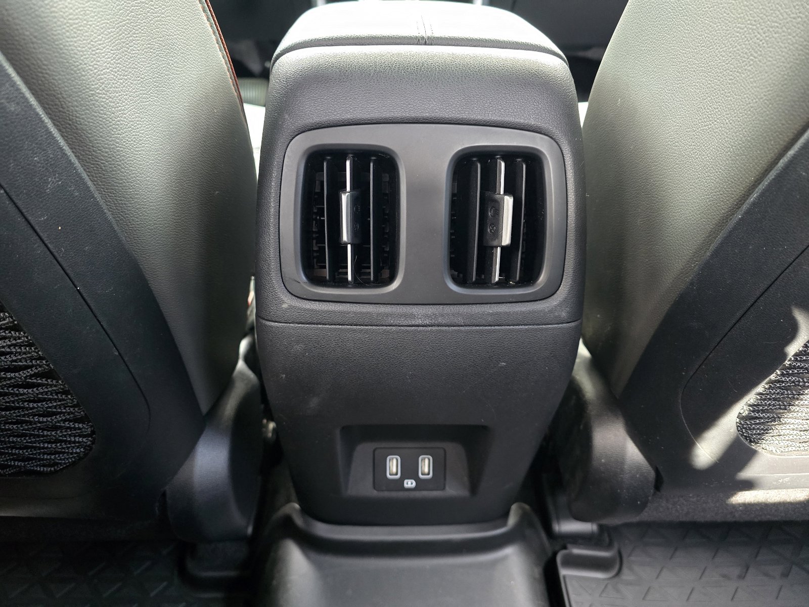 Used 2023 Hyundai Santa Cruz Limited image 25