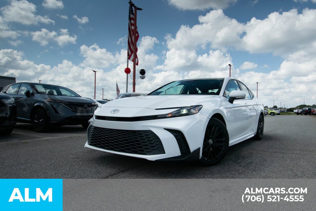Used 2025 Toyota Camry SE image 10