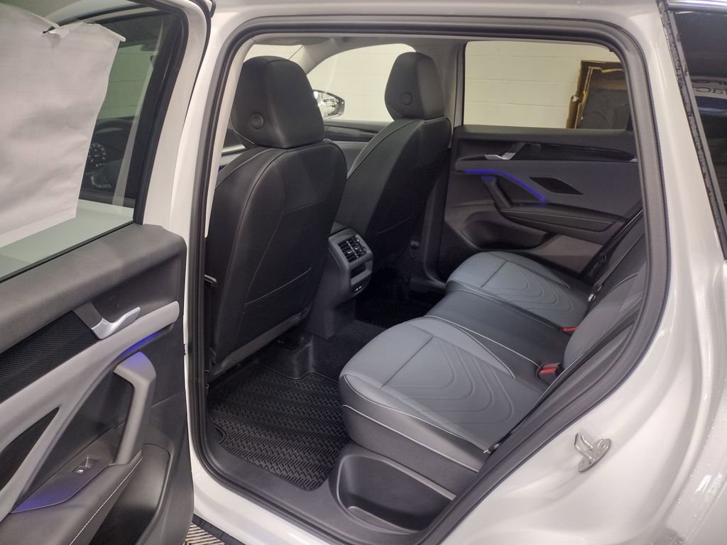 New 2026 Volkswagen Tiguan SE image 33