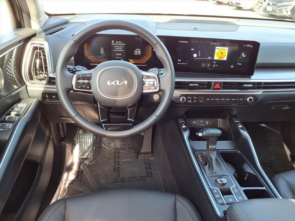 Used 2025 Kia Sorento EX w/ Panoramic Sunroof Package image 11