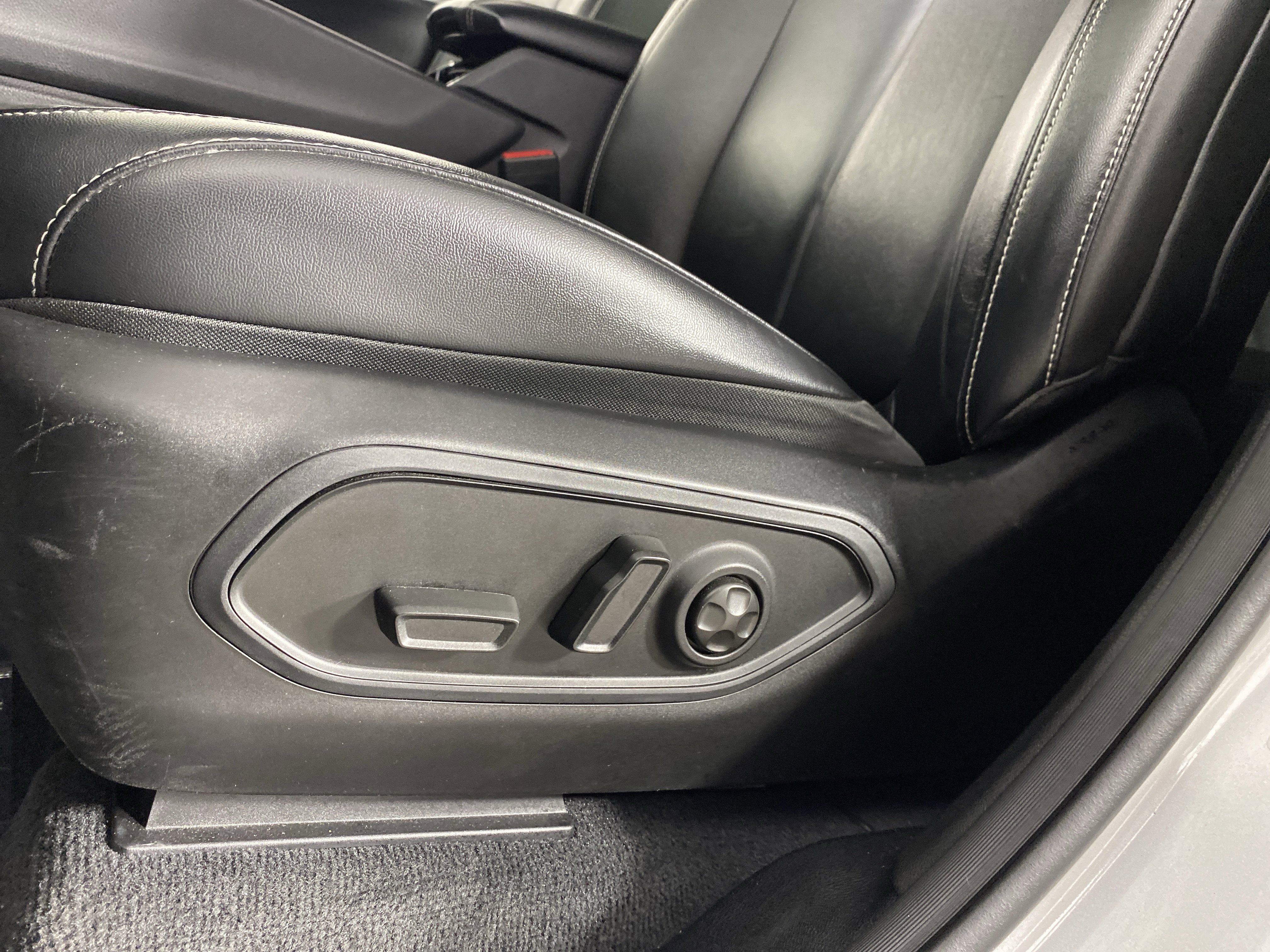 Used 2022 Jeep Grand Cherokee L Limited AWD/4WD image 17