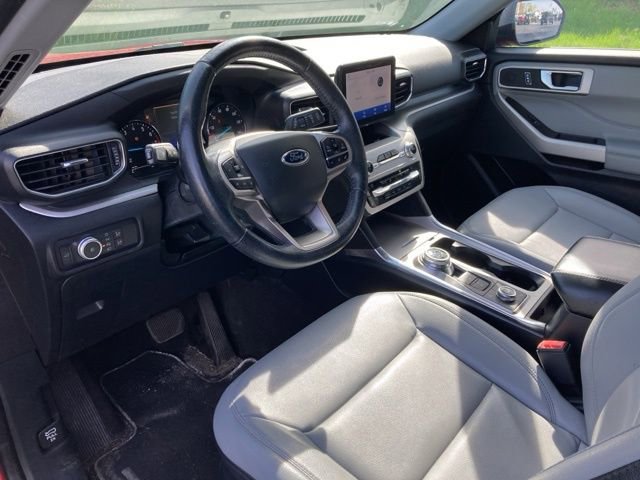 Used 2021 Ford Explorer XLT w/ Equipment Group 202A AWD/4WD image 6