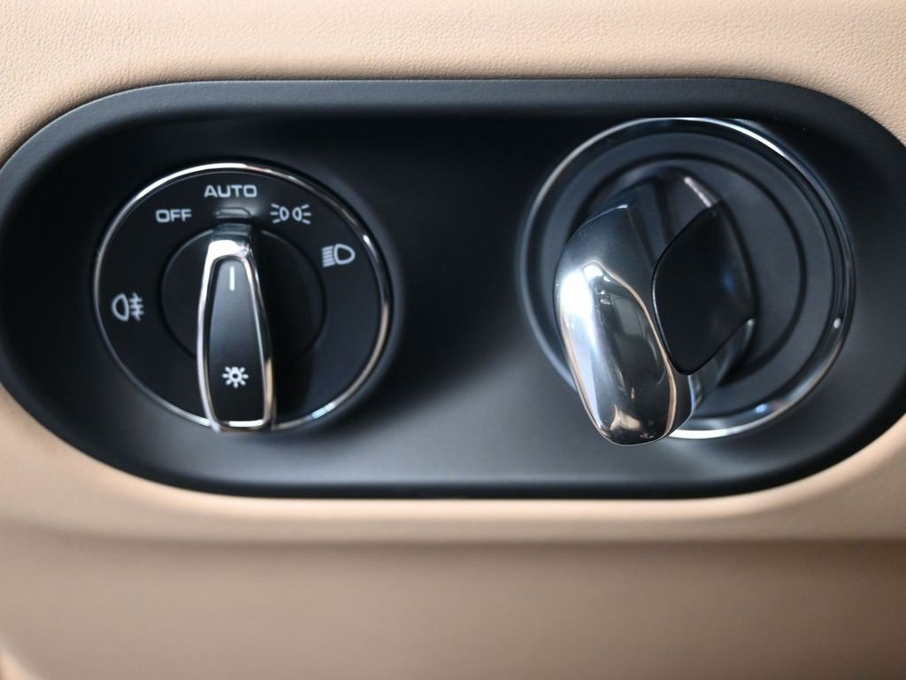 New 2026 Porsche Macan image 24