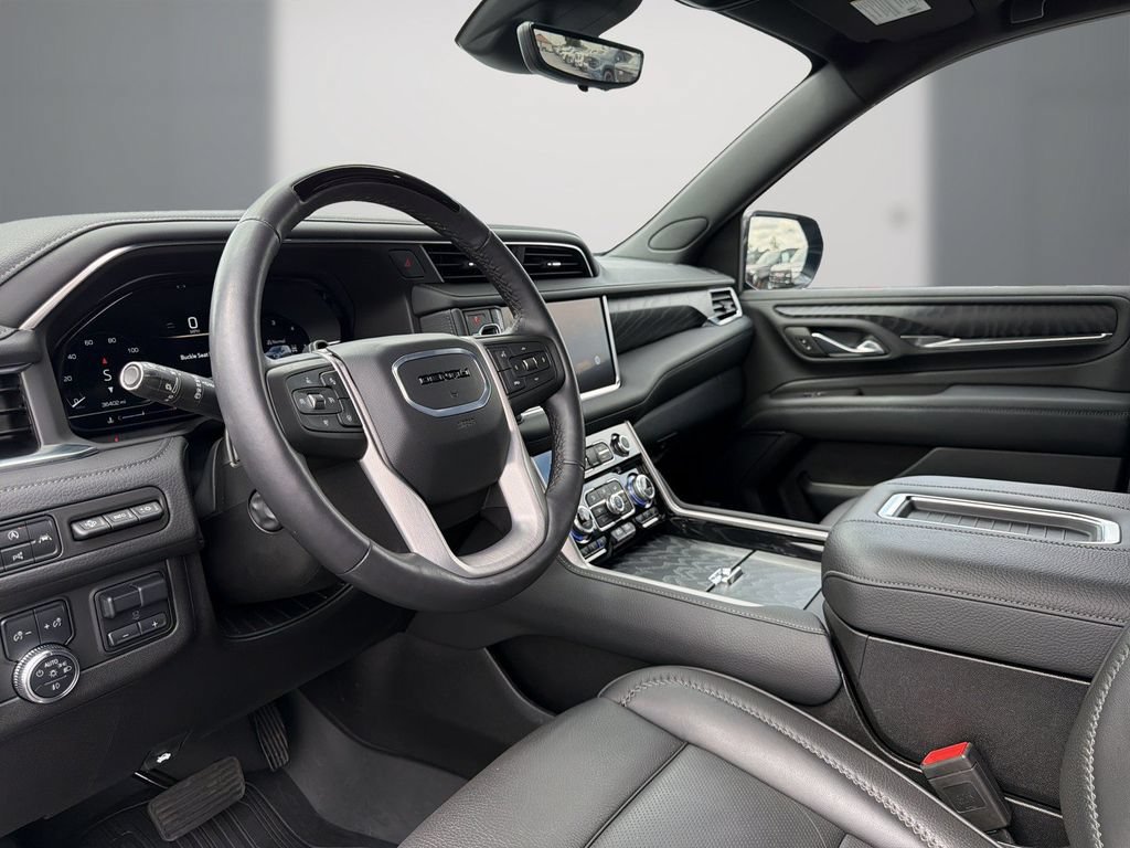 Used 2024 GMC Yukon Denali w/ Advanced Technology Package AWD/4WD image 14