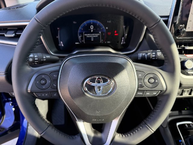 Used 2025 Toyota Corolla Cross XLE FWD image 15