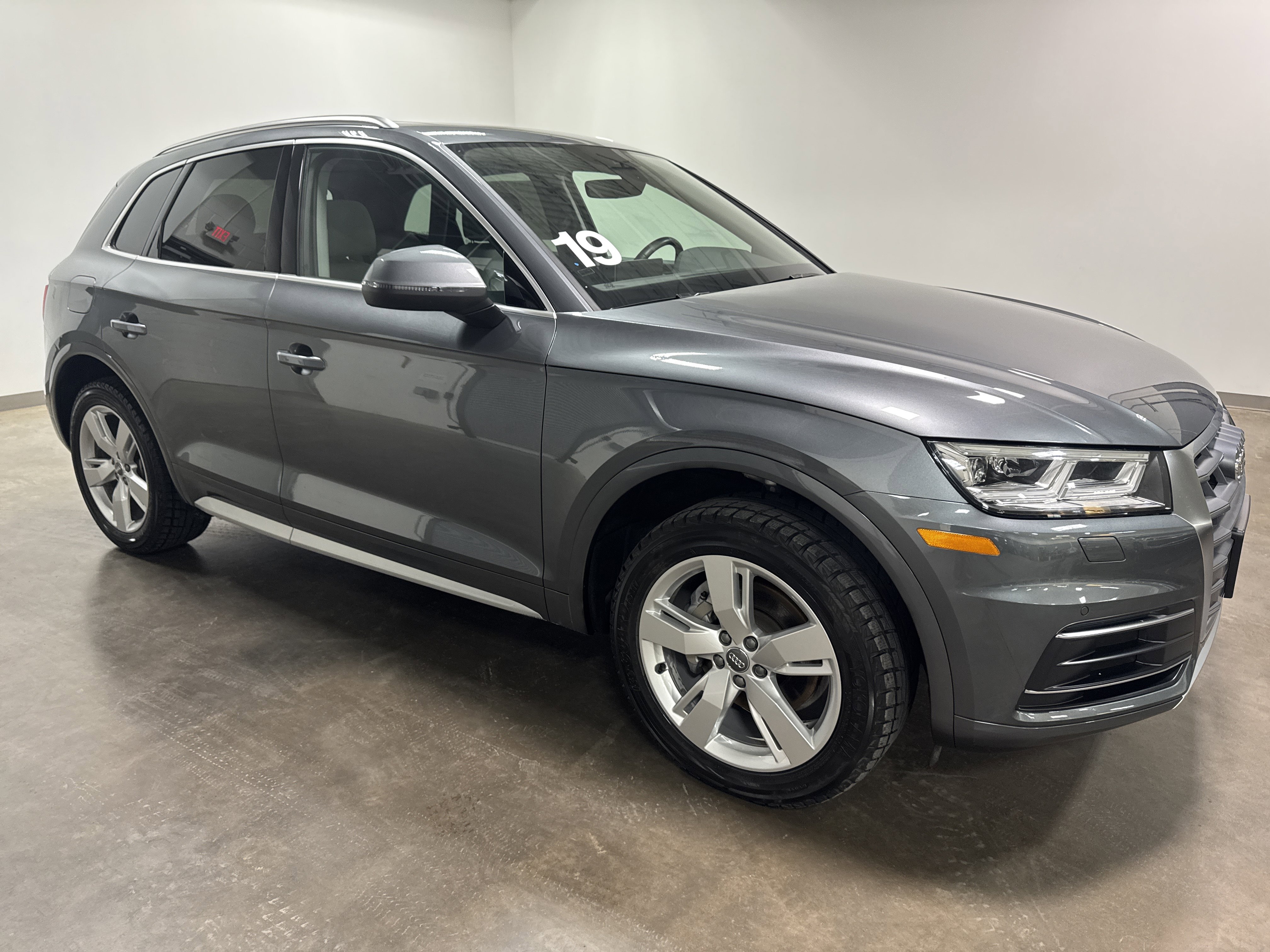 Used 2019 Audi Q5 2.0T Premium Plus w/ Premium Plus Package image 2