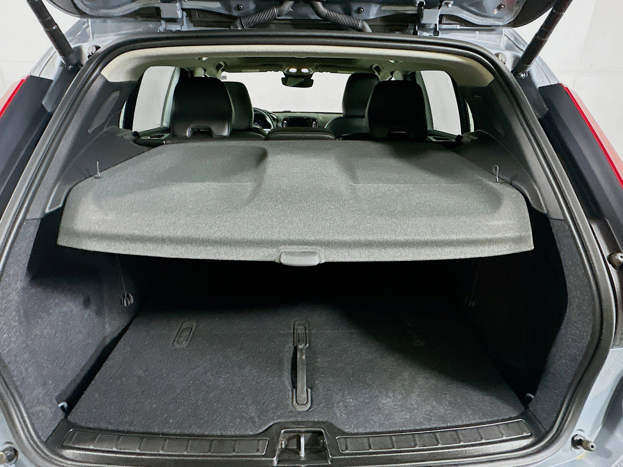 Used 2023 Volvo XC40 B4 Ultimate FWD image 27
