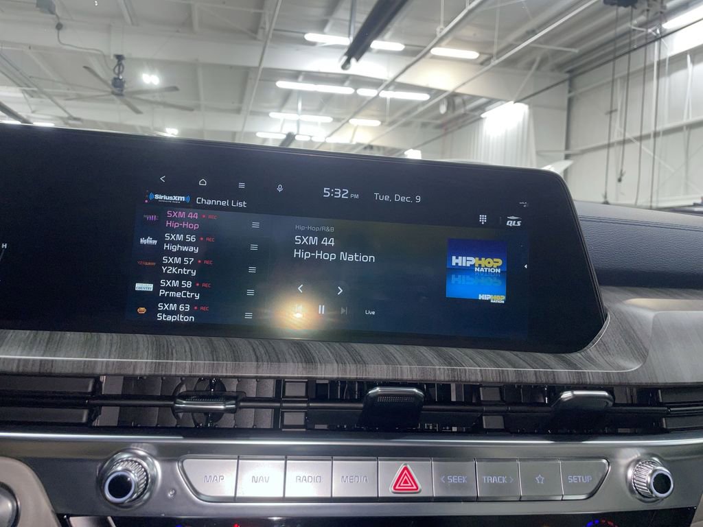 Used 2025 Kia Telluride SX w/ SX Captain's Chair Package image 16