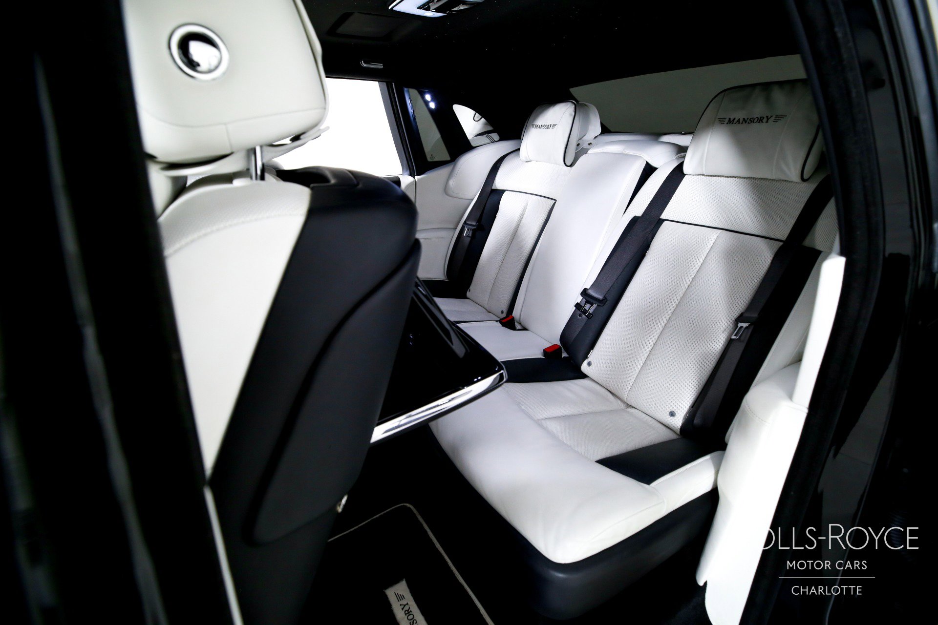 Used 2018 Rolls-Royce Phantom Sedan image 19