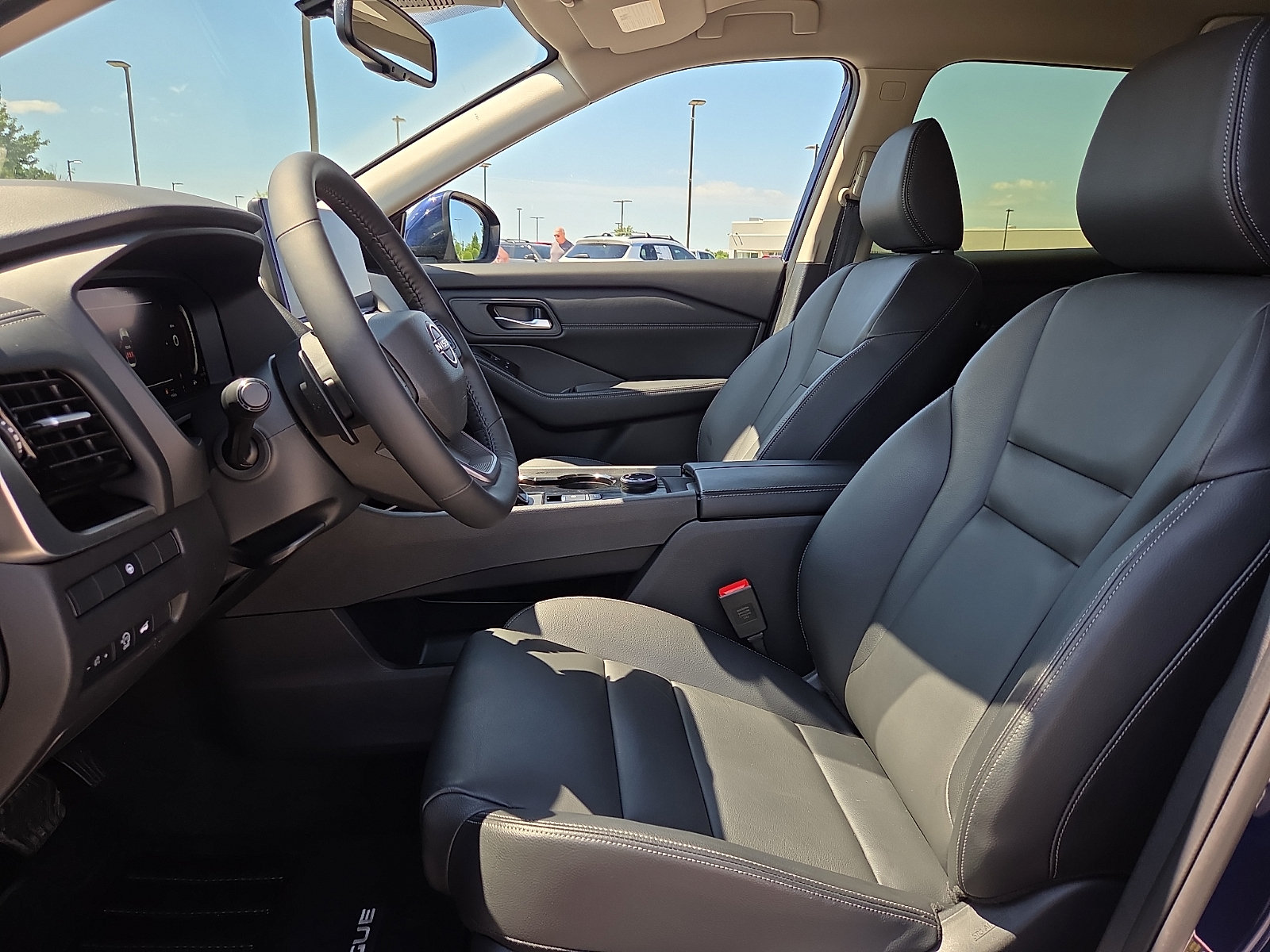 Used 2025 Nissan Rogue SL AWD/4WD image 15