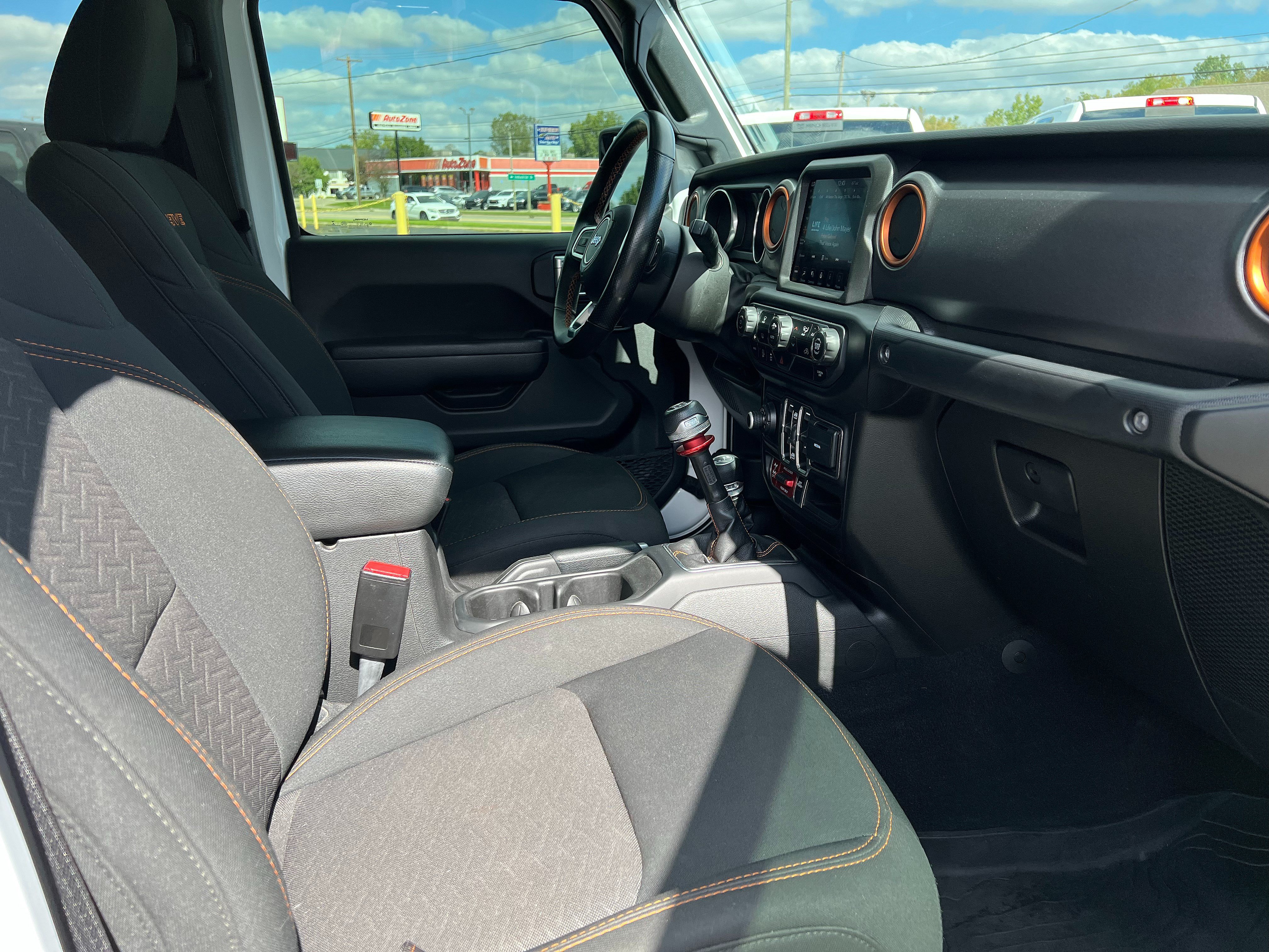 Used 2022 Jeep Gladiator Mojave AWD/4WD image 29