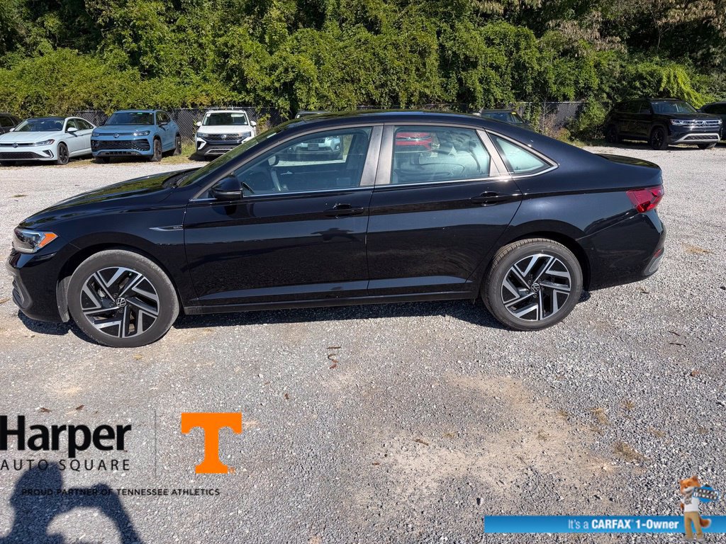 Used 2023 Volkswagen Jetta SEL FWD image 2