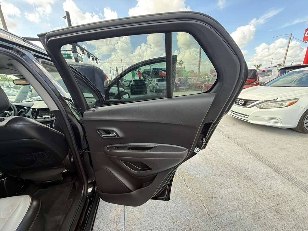 Used 2020 Chevrolet Trax LT w/ Driver Confidence Package FWD image 11