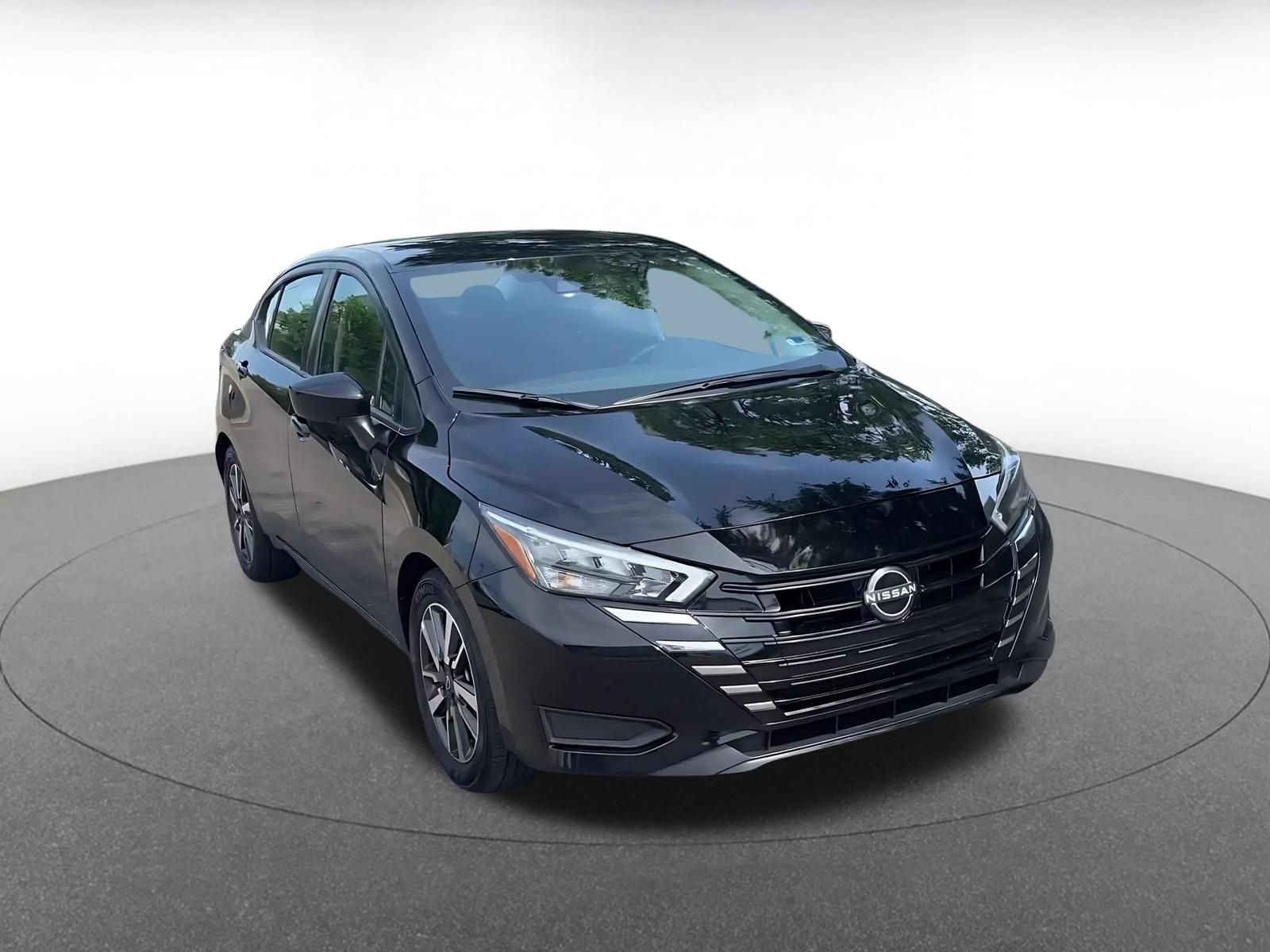 Used 2025 Nissan Versa SV FWD image 3