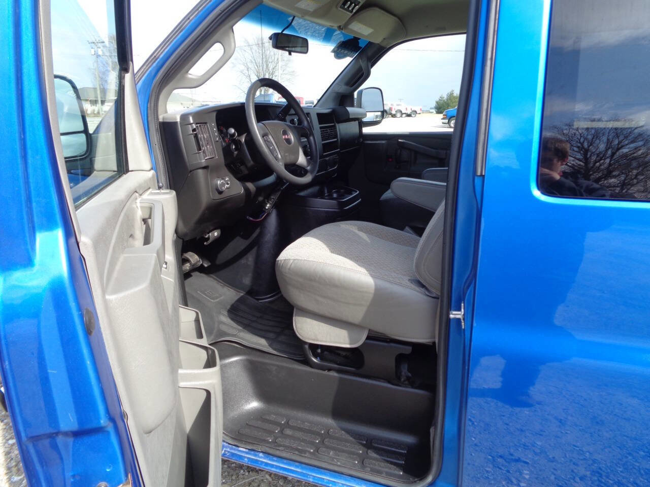 Used 2018 GMC Savana 3500 LT w/ LT Preferred Equipment Group image 5