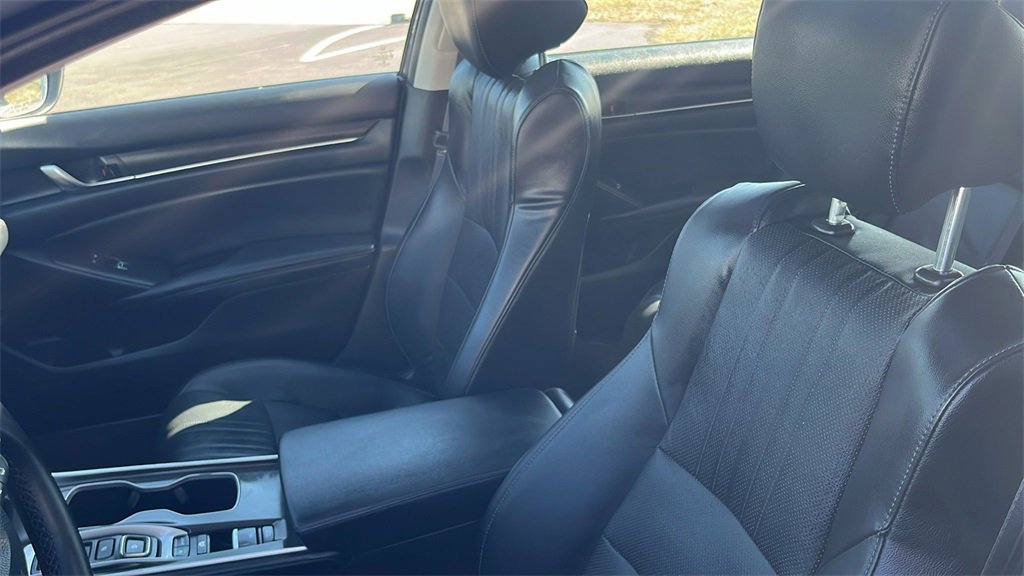 Used 2018 Honda Accord Touring image 9