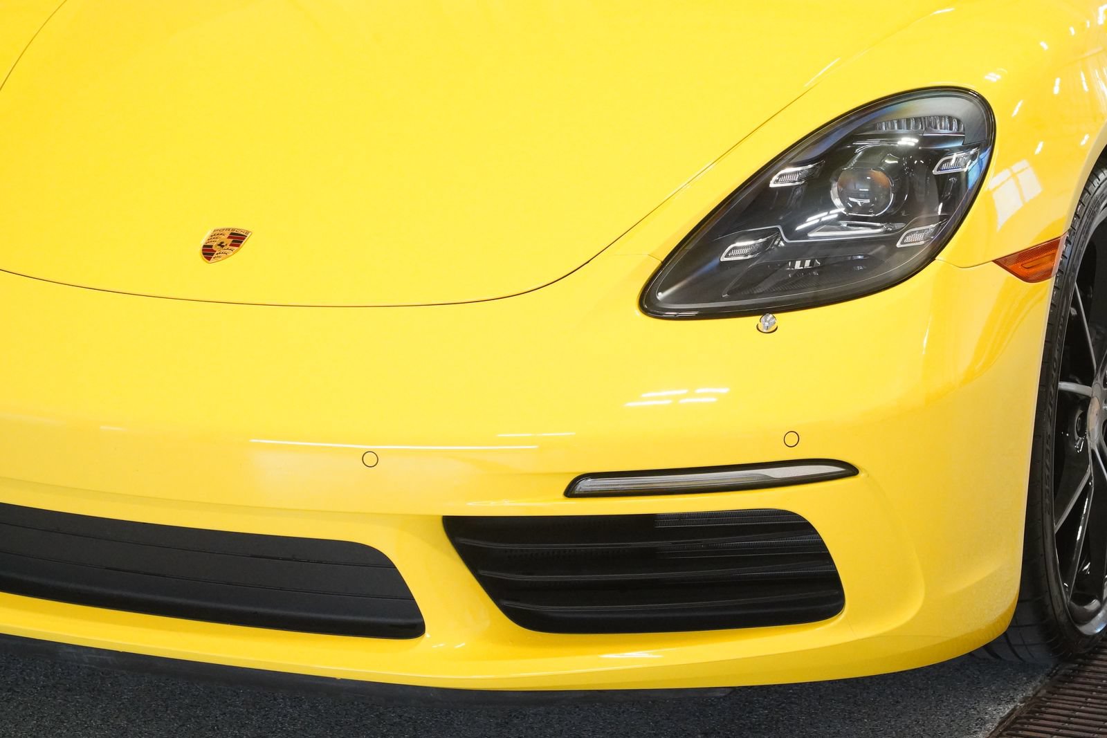 Used 2021 Porsche 718 Cayman RWD image 6