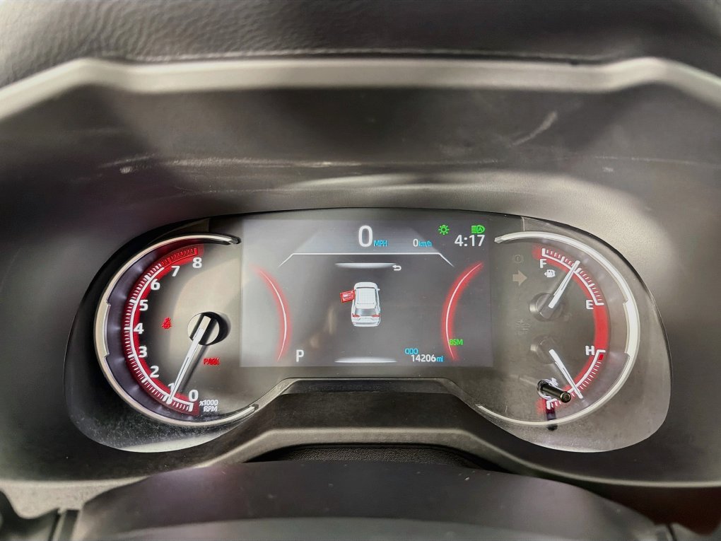 Used 2025 Toyota RAV4 XLE FWD image 18