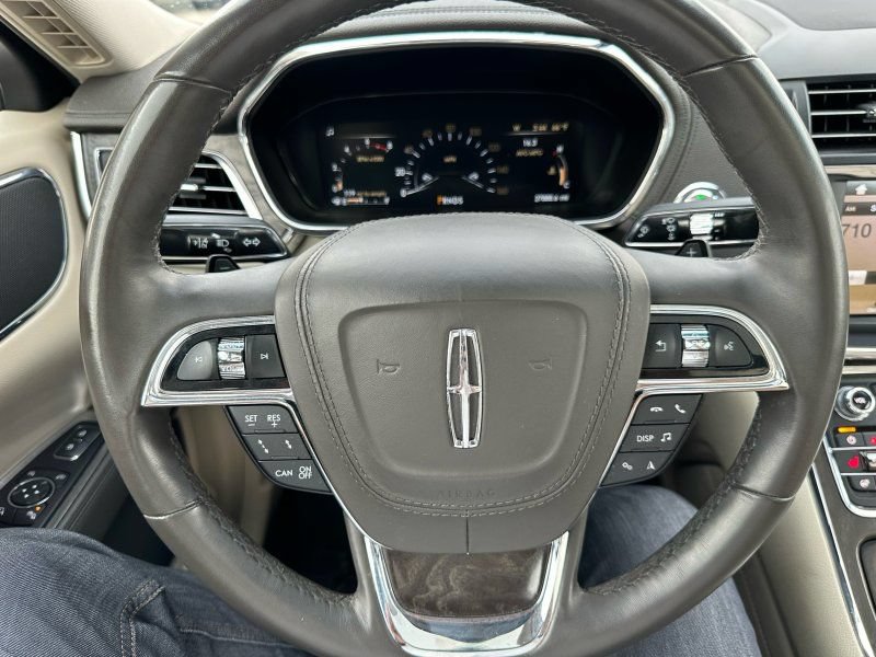 Used 2019 Lincoln Continental Select w/ Continental Climate Package AWD/4WD image 19