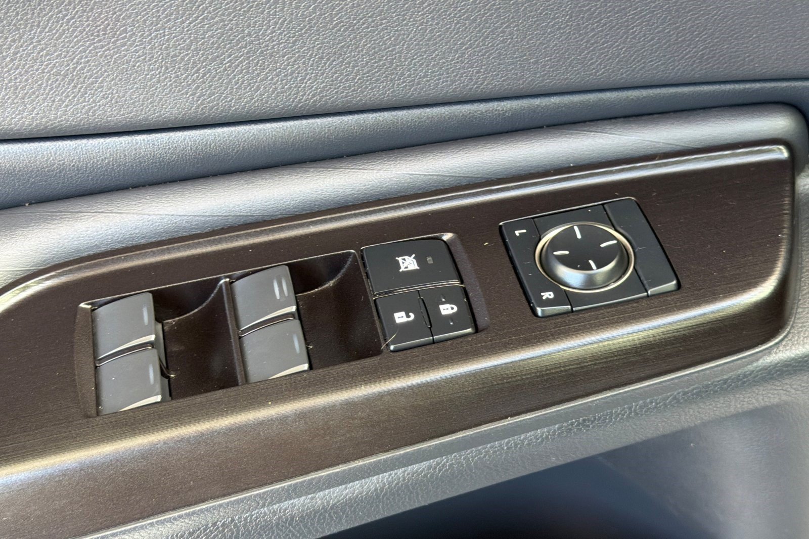 Used 2019 Lexus ES 350 Ultra Luxury w/ Accessory Package 2 FWD image 13
