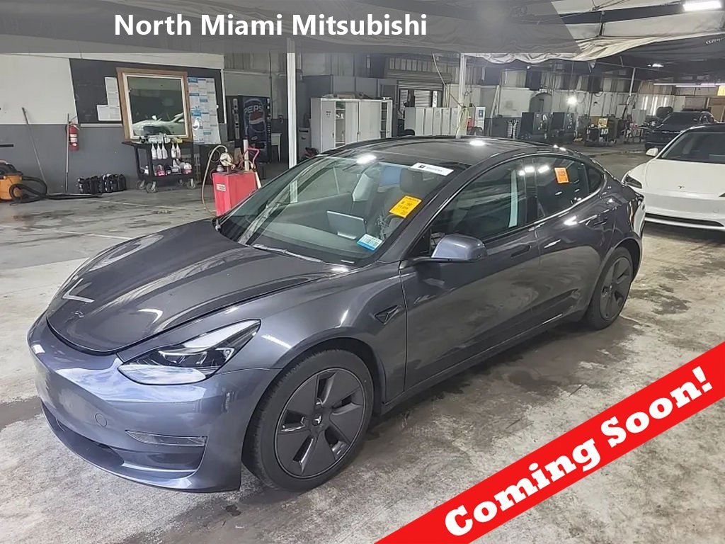 Used 2023 Tesla Model 3 Standard Range image 1