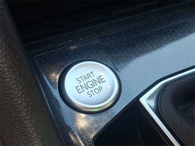 Certified 2025 Volkswagen Taos SE w/ Panoramic Sunroof Package image 23