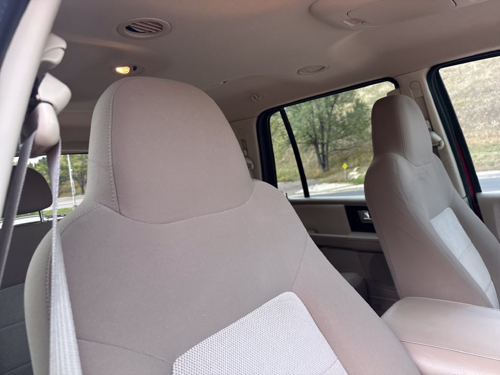 Used 2004 Ford Expedition XLT AWD/4WD image 30