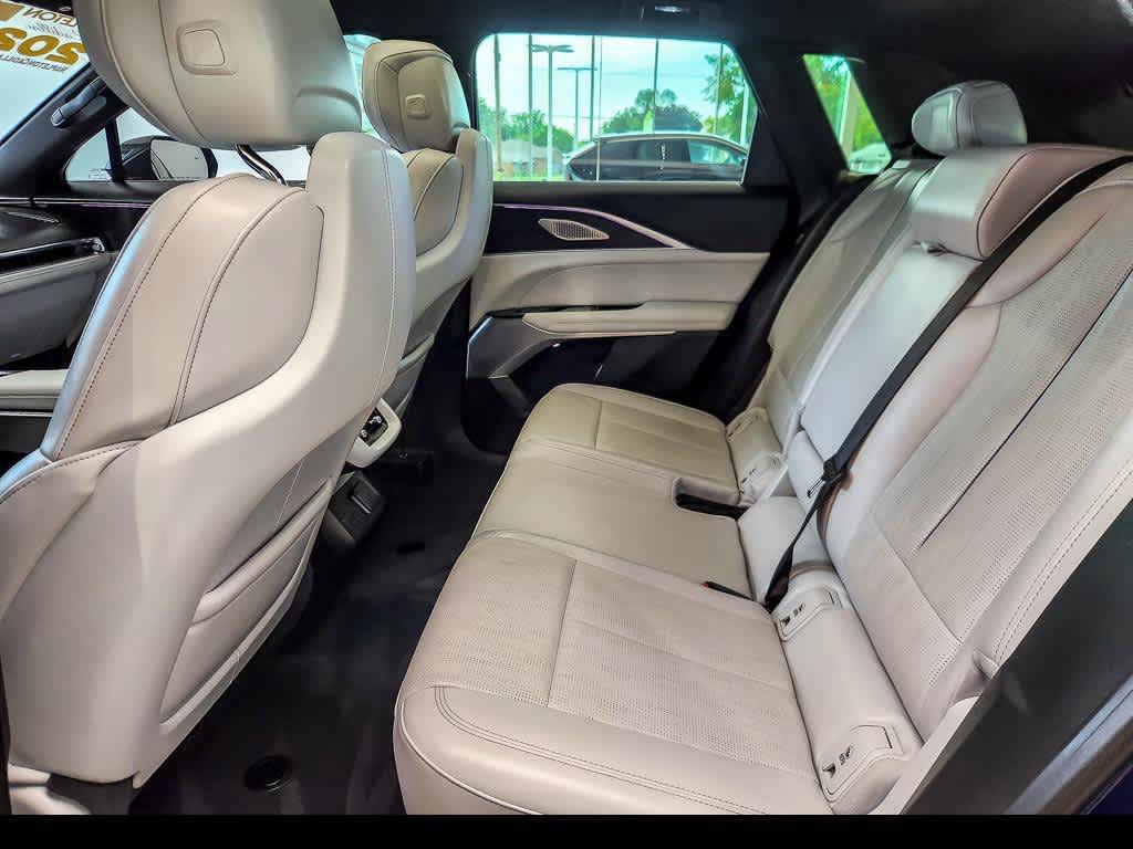 Used 2024 Cadillac Lyriq Luxury AWD/4WD image 13