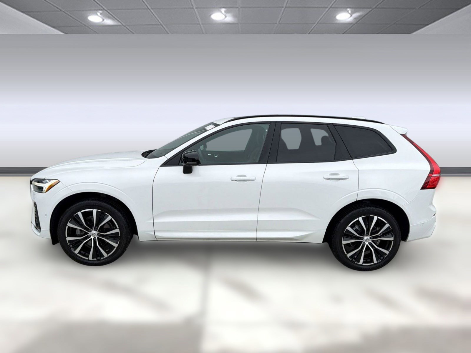 Used 2023 Volvo XC60 B5 Plus w/ Protection Package Premier AWD/4WD image 2