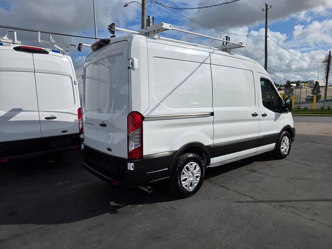 Used 2022 Ford Transit 150 Medium Roof w/ Load Area Protection Package RWD image 6