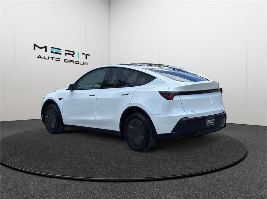 Used 2026 Tesla Model Y 2WD image 7
