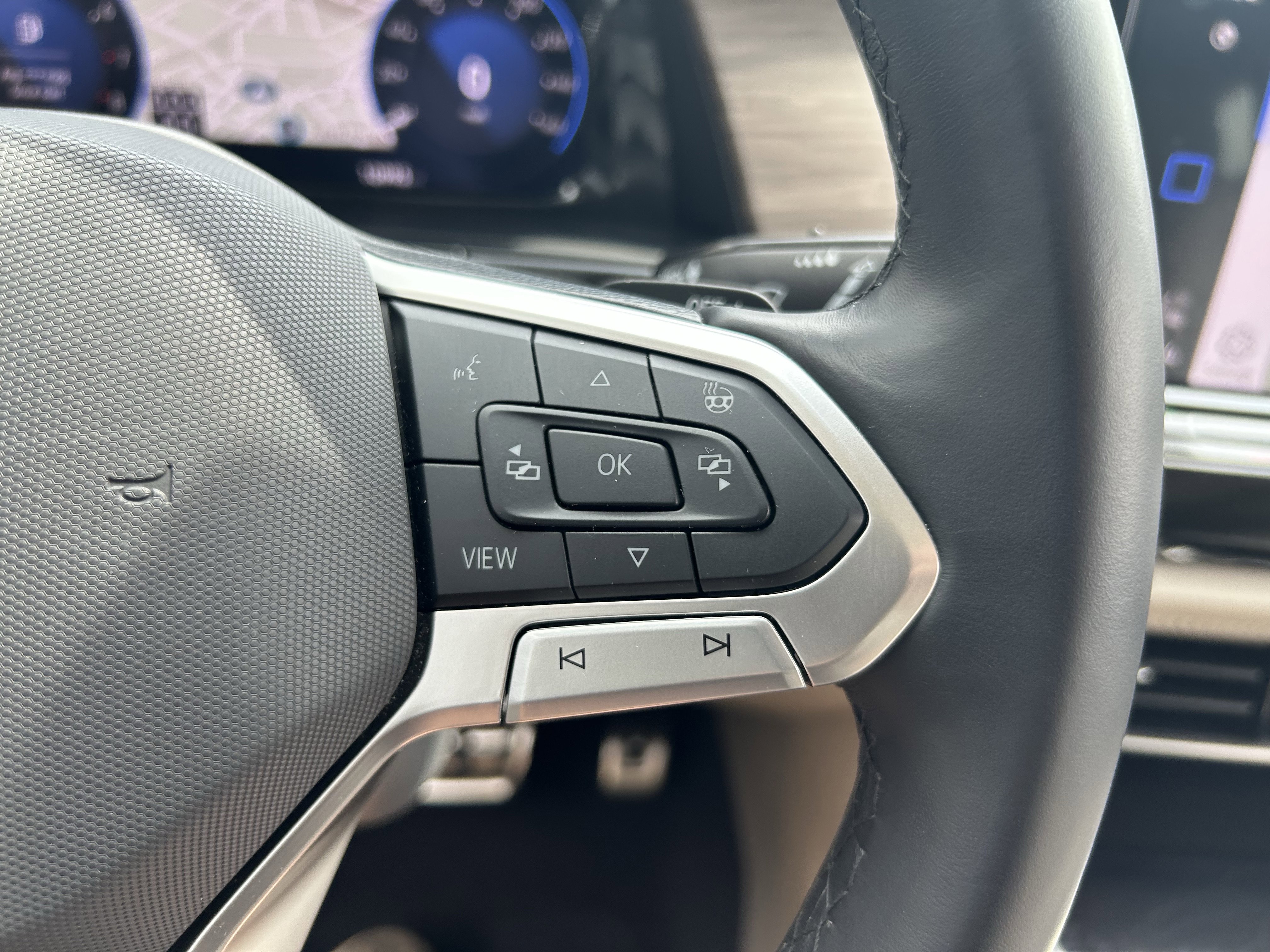 Used 2024 Volkswagen Atlas SEL Premium R-Line image 18